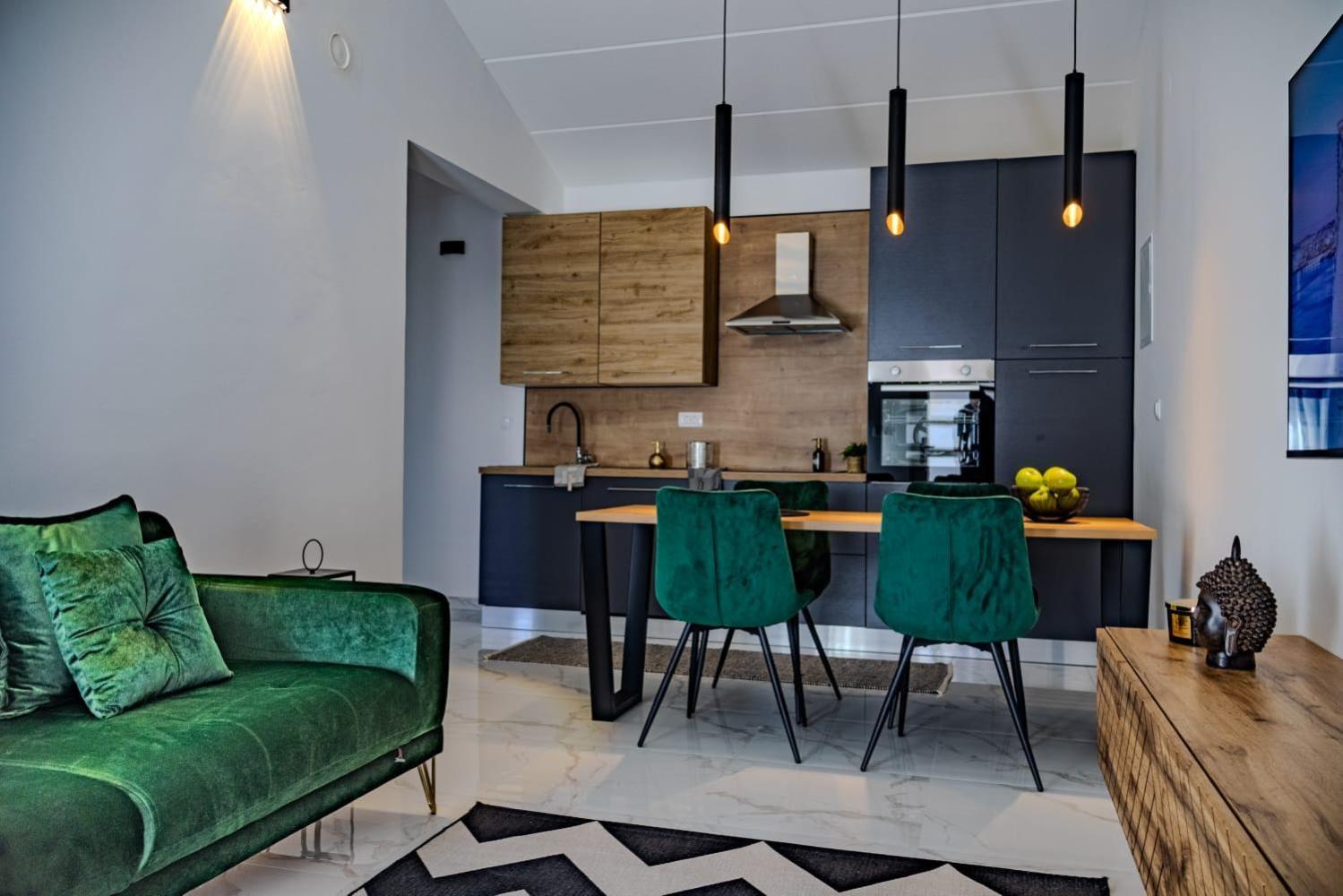 Stylish House Aurora Apartman